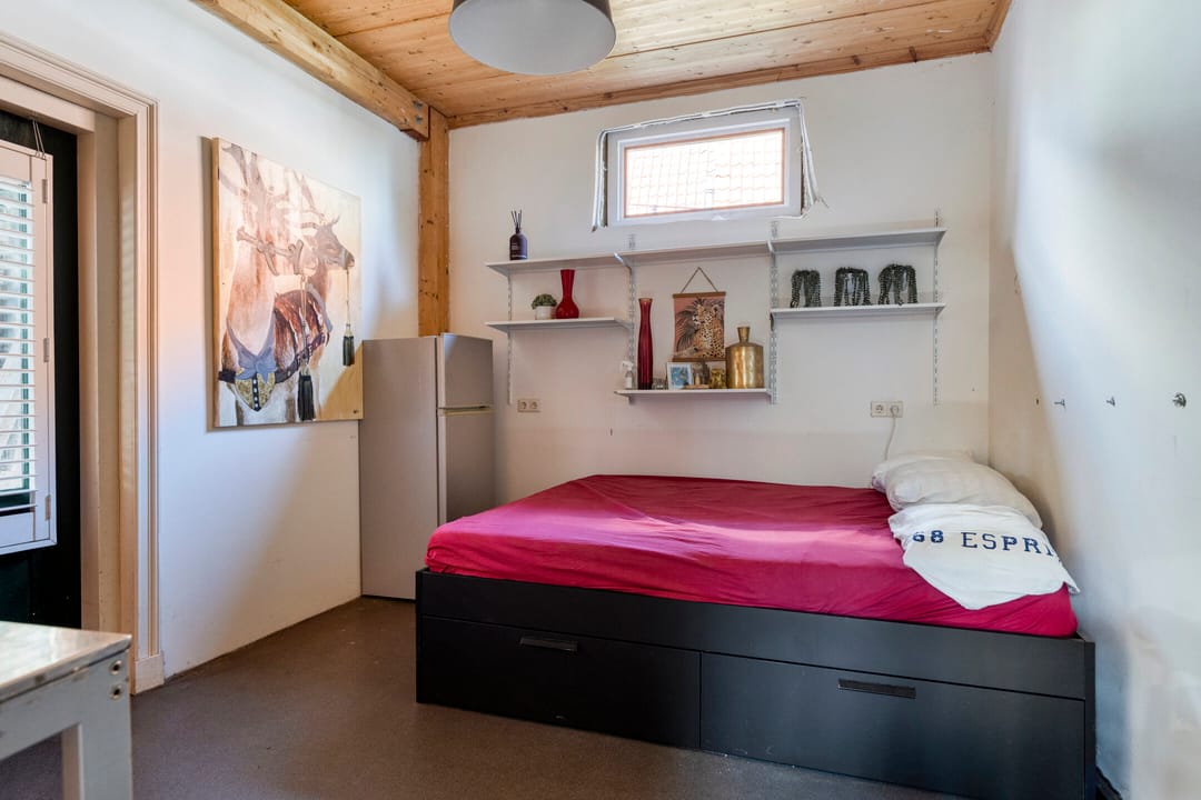 Spacious Waterfront Double House with Private Dock in Zaandijk — 26
