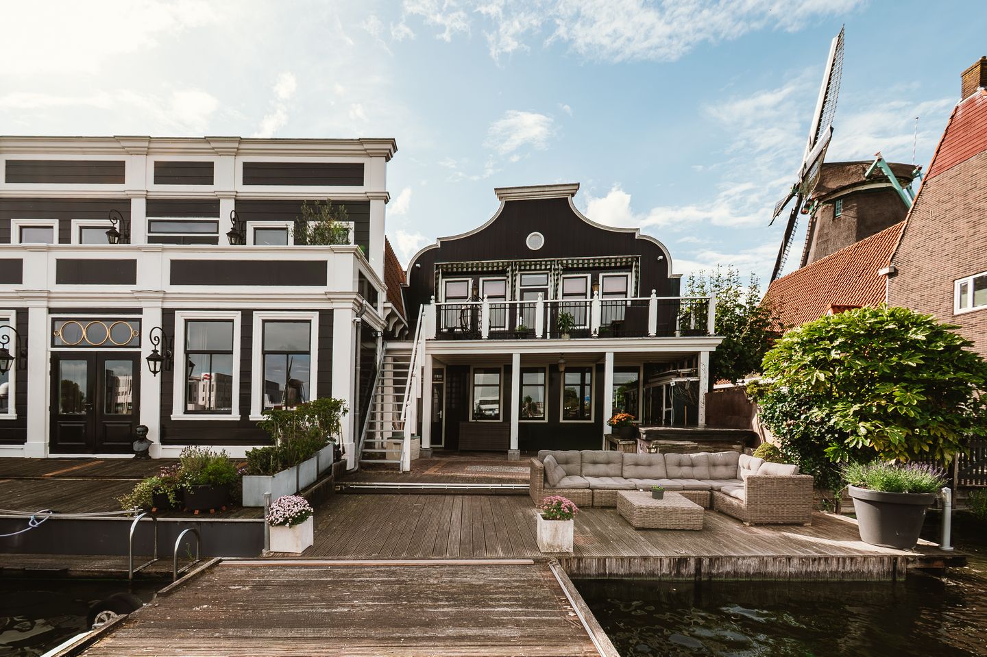 Spacious Waterfront Double House with Private Dock in Zaandijk — 33