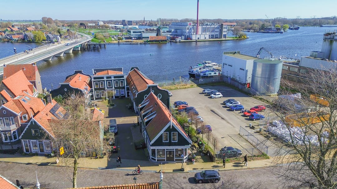 Spacious Waterfront Double House with Private Dock in Zaandijk — 37