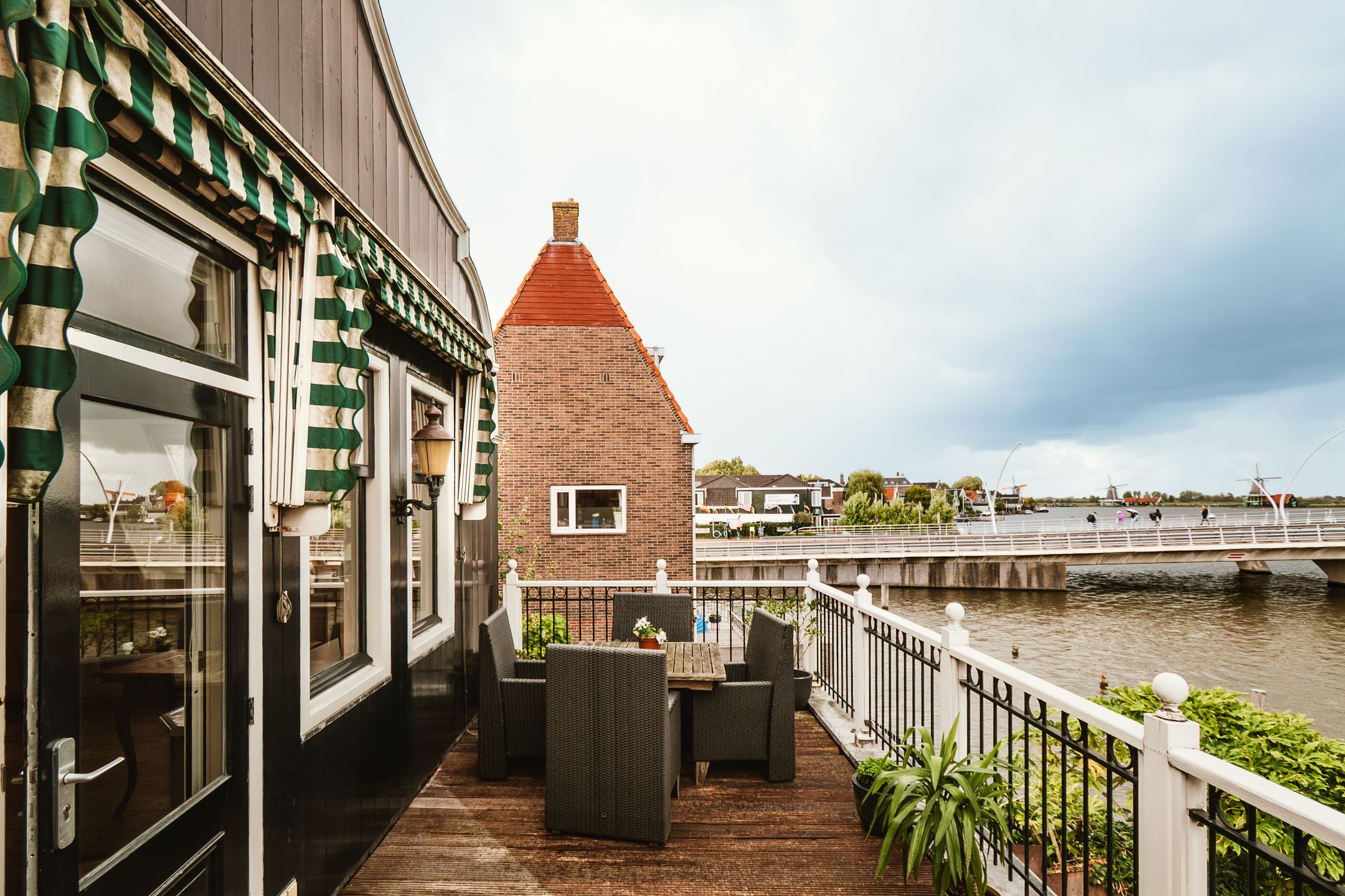 Spacious Waterfront Double House with Private Dock in Zaandijk — 21