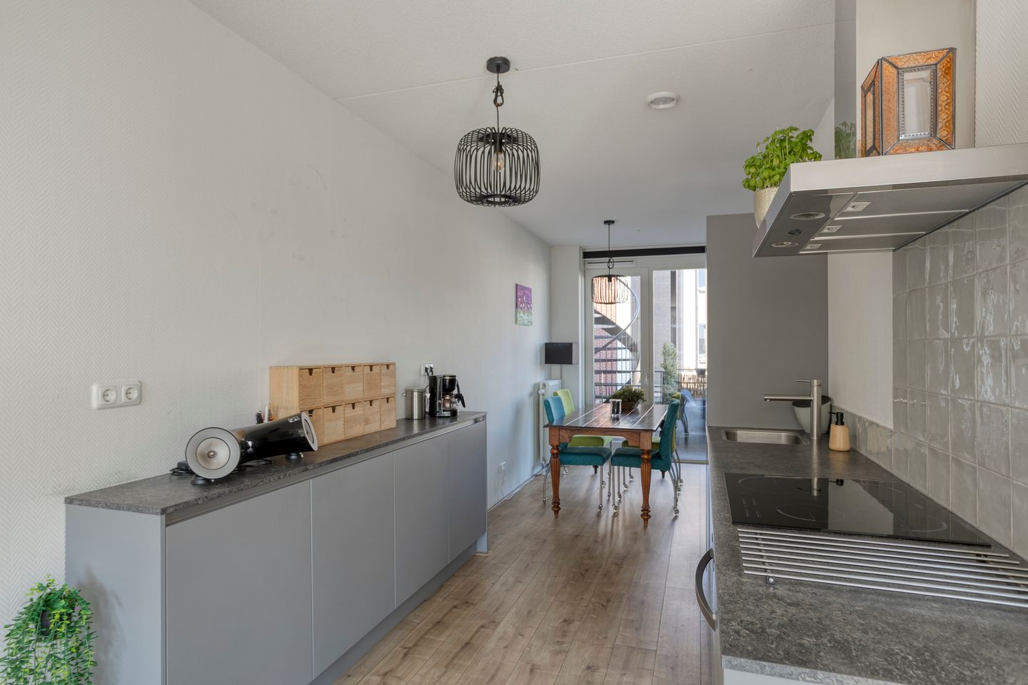 Licht appartement met avondzon en uitzicht op de Waalbrug — 16