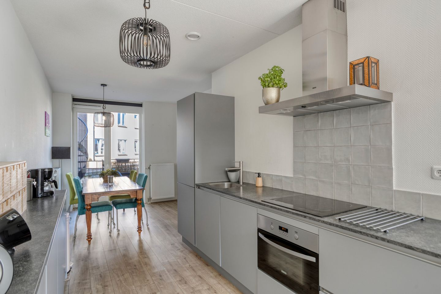Licht appartement met avondzon en uitzicht op de Waalbrug — 17