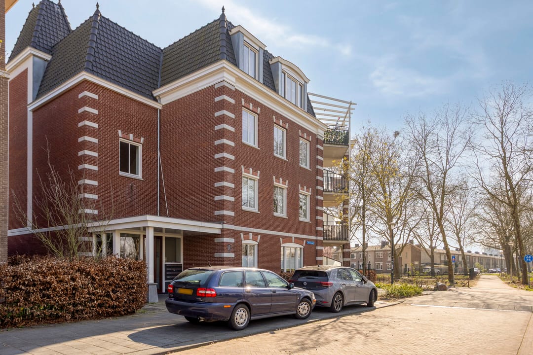 Licht appartement met avondzon en uitzicht op de Waalbrug — 31