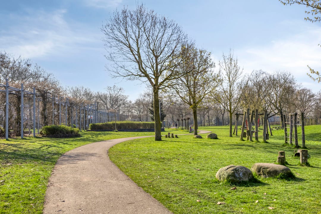 Licht appartement met avondzon en uitzicht op de Waalbrug — 39