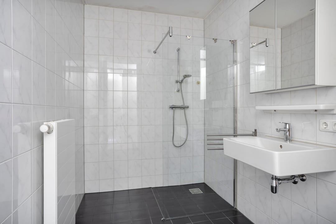 Licht appartement met avondzon en uitzicht op de Waalbrug — 24