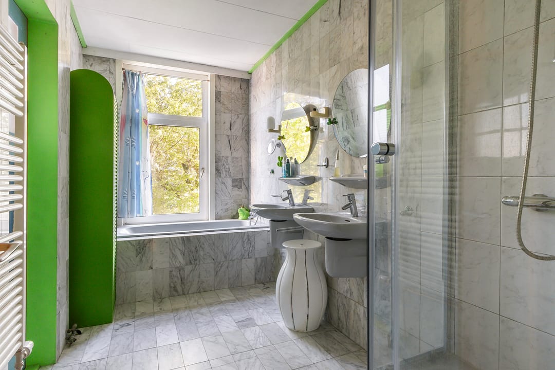 Unique pre-war double apartment with south-facing garden in Rotterdam Middelland — 22