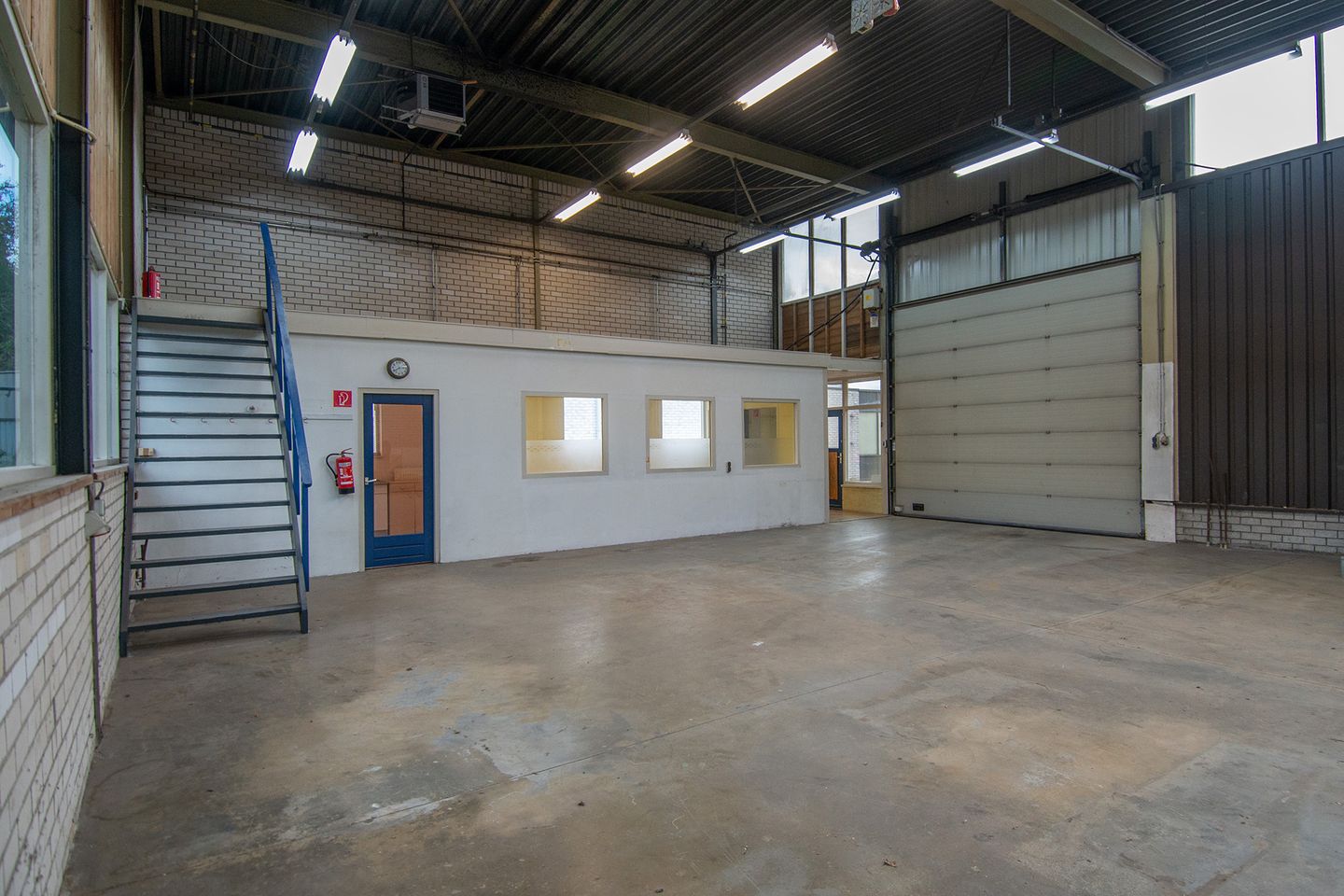 View photo 2 of Nijverheidsweg 13-a