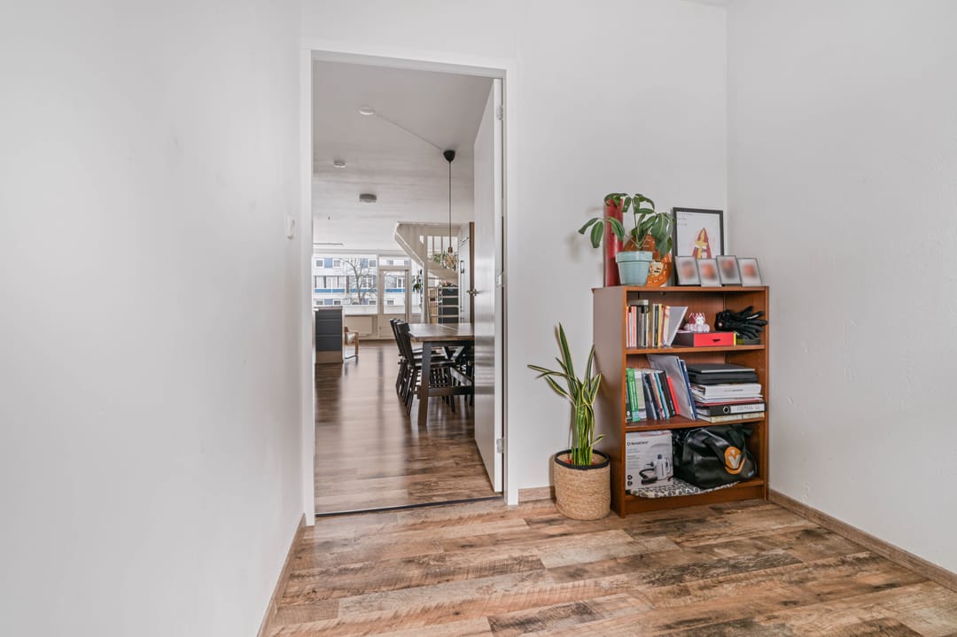 Spacious 5-Room Maisonette with Balcony in Delft — 22