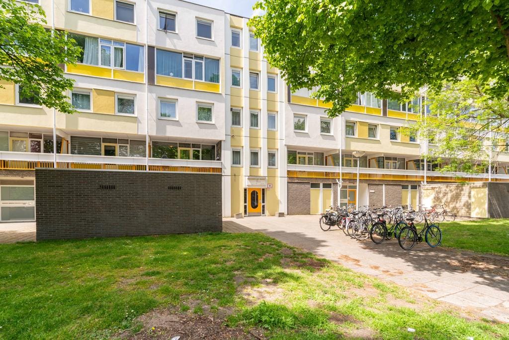Spacious 5-Room Maisonette with Balcony in Delft — 27