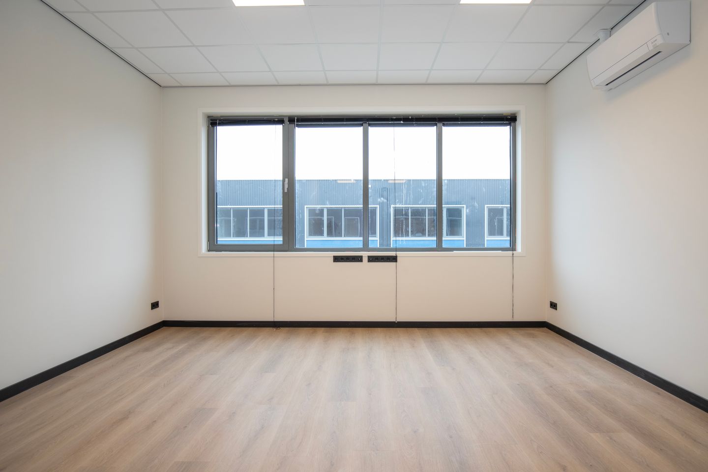 View photo 3 of Birkt 57