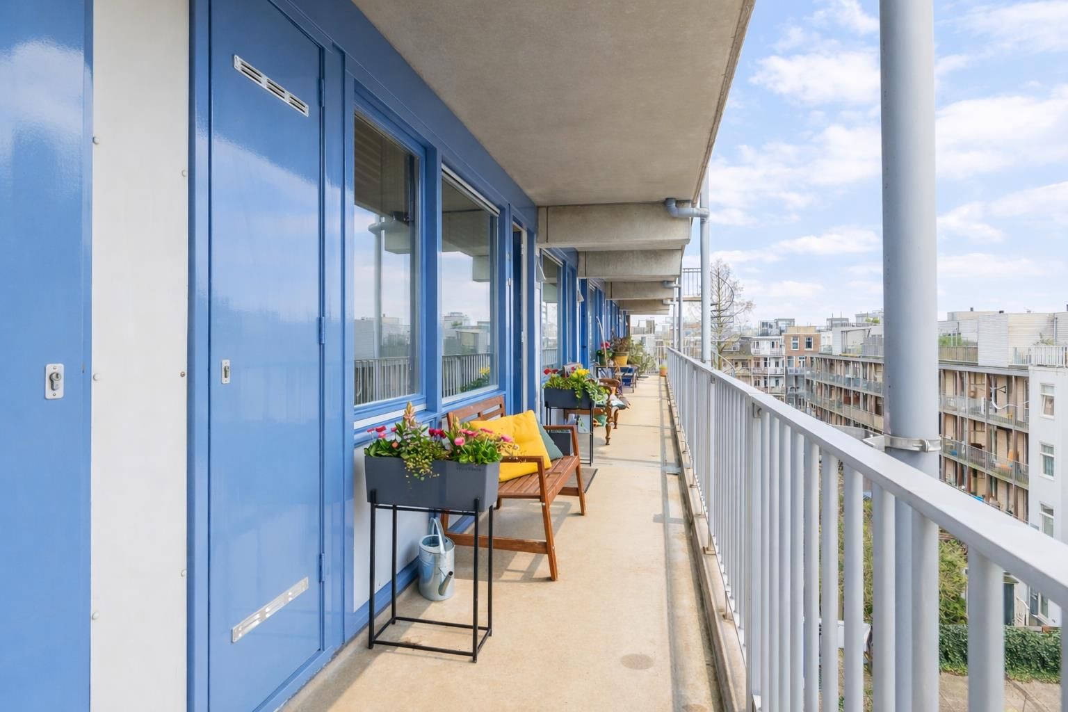 Light and well laid out 3-room apartment with water view in Oud-West — 38