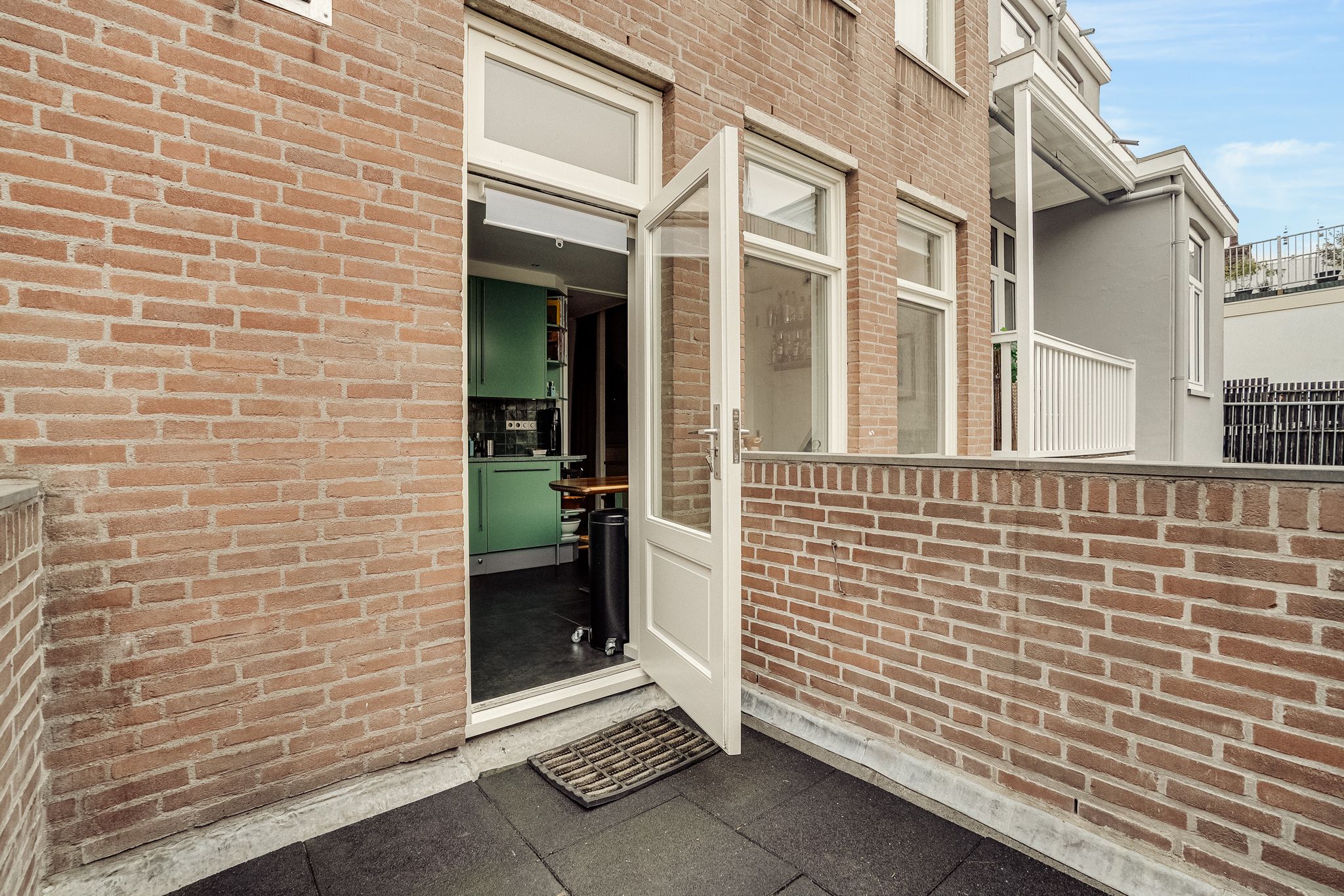 Charming Maisonette in Amsterdam Center with Sunny Terraces — 26