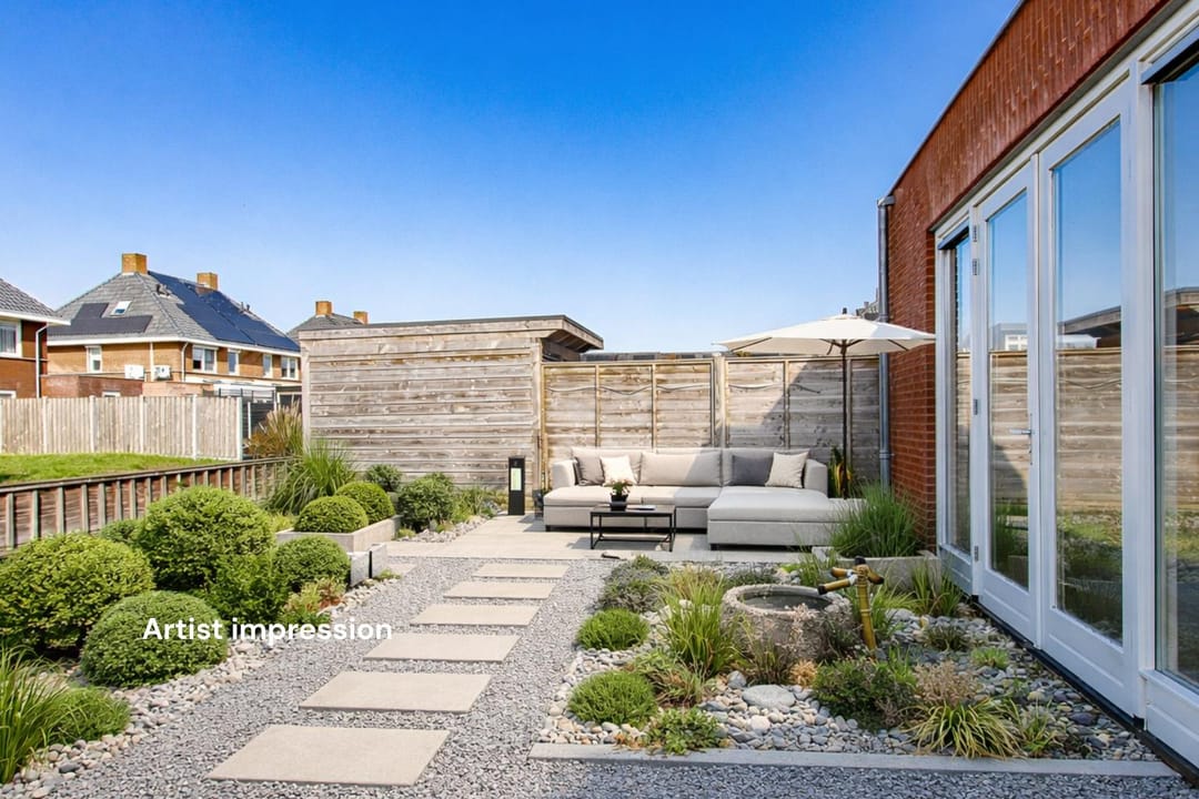 Eye-catching family home with detached garage in a unique location — 46