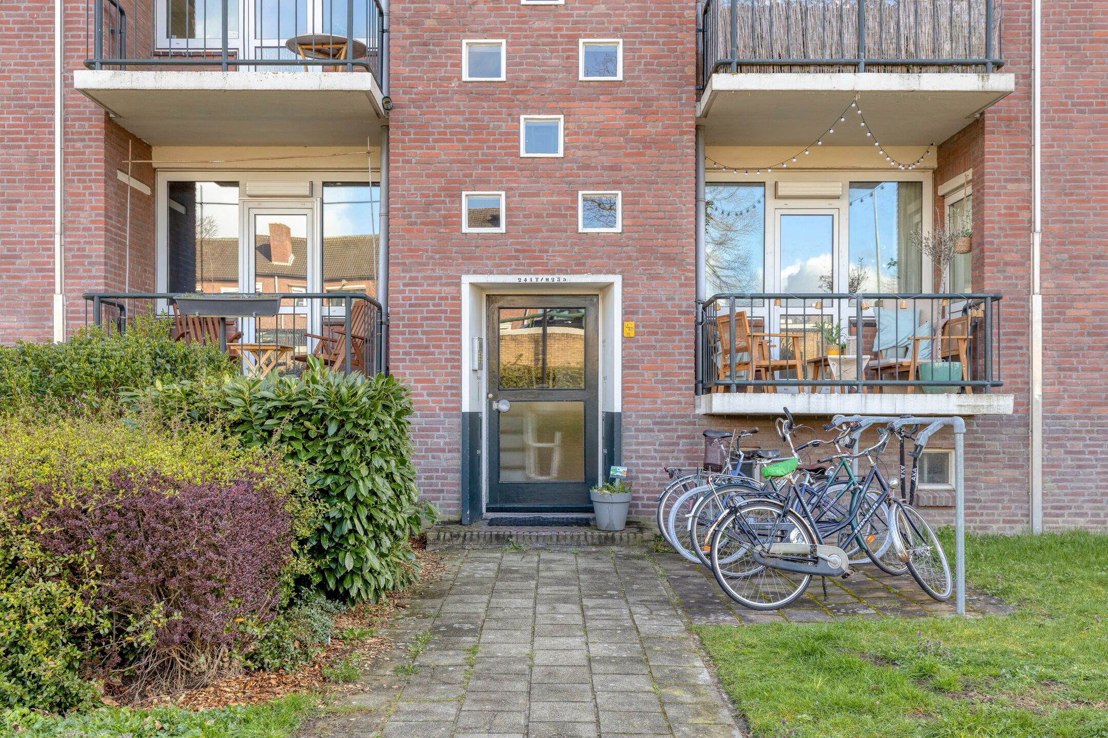 Charming Apartment with Balcony in Eindhoven — 26