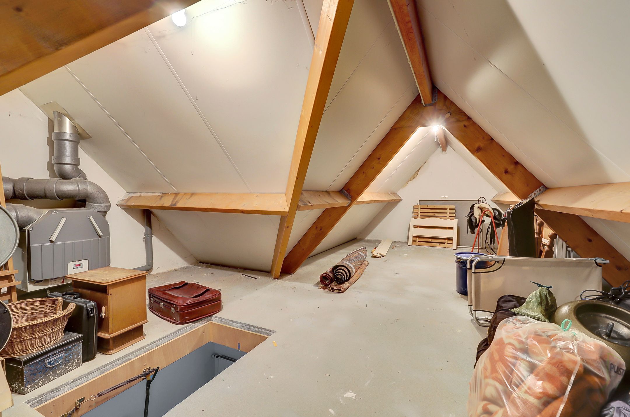 Spacious semi-detached home with pool in rural Oploo — 36