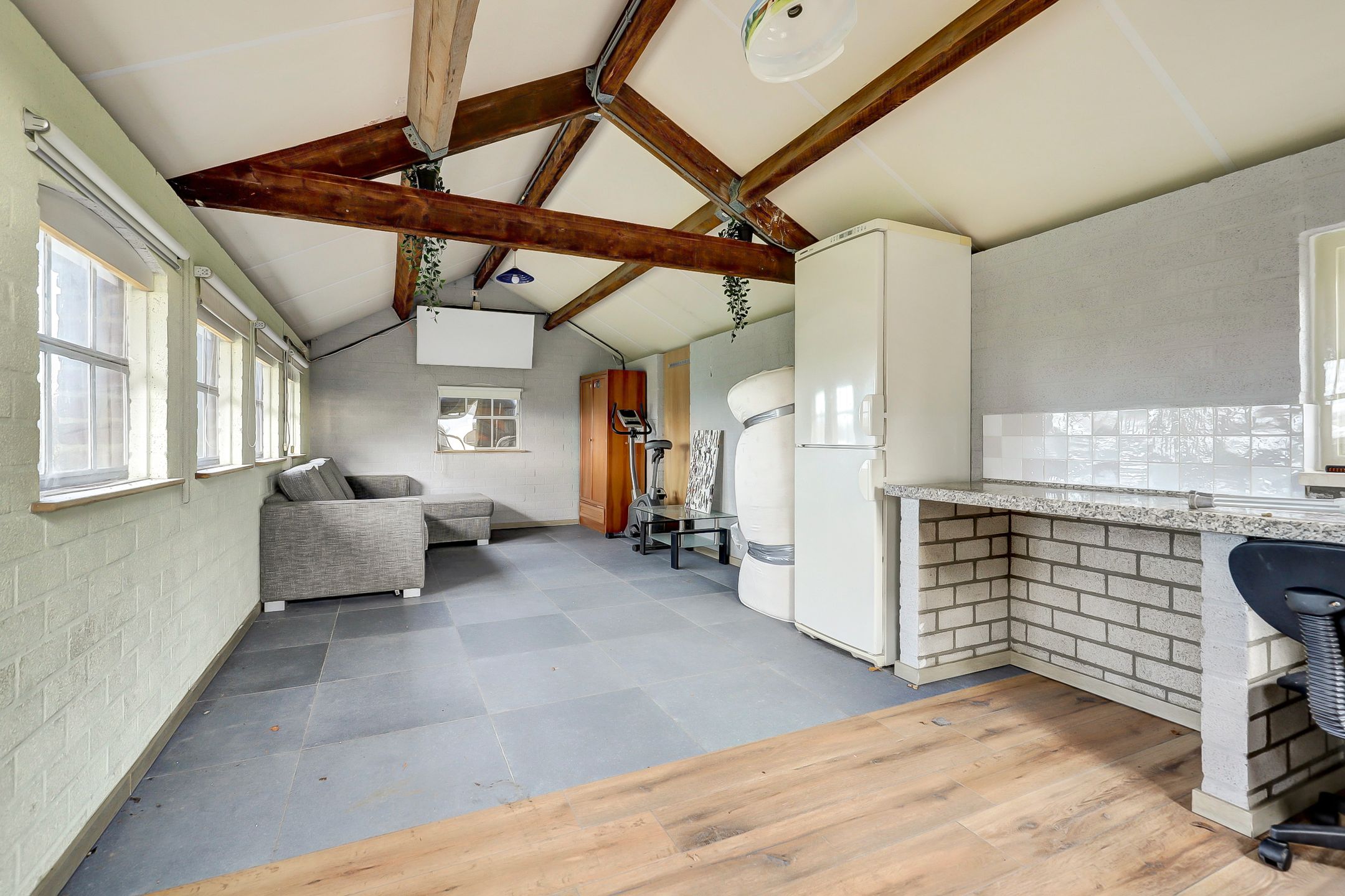 Spacious semi-detached home with pool in rural Oploo — 38
