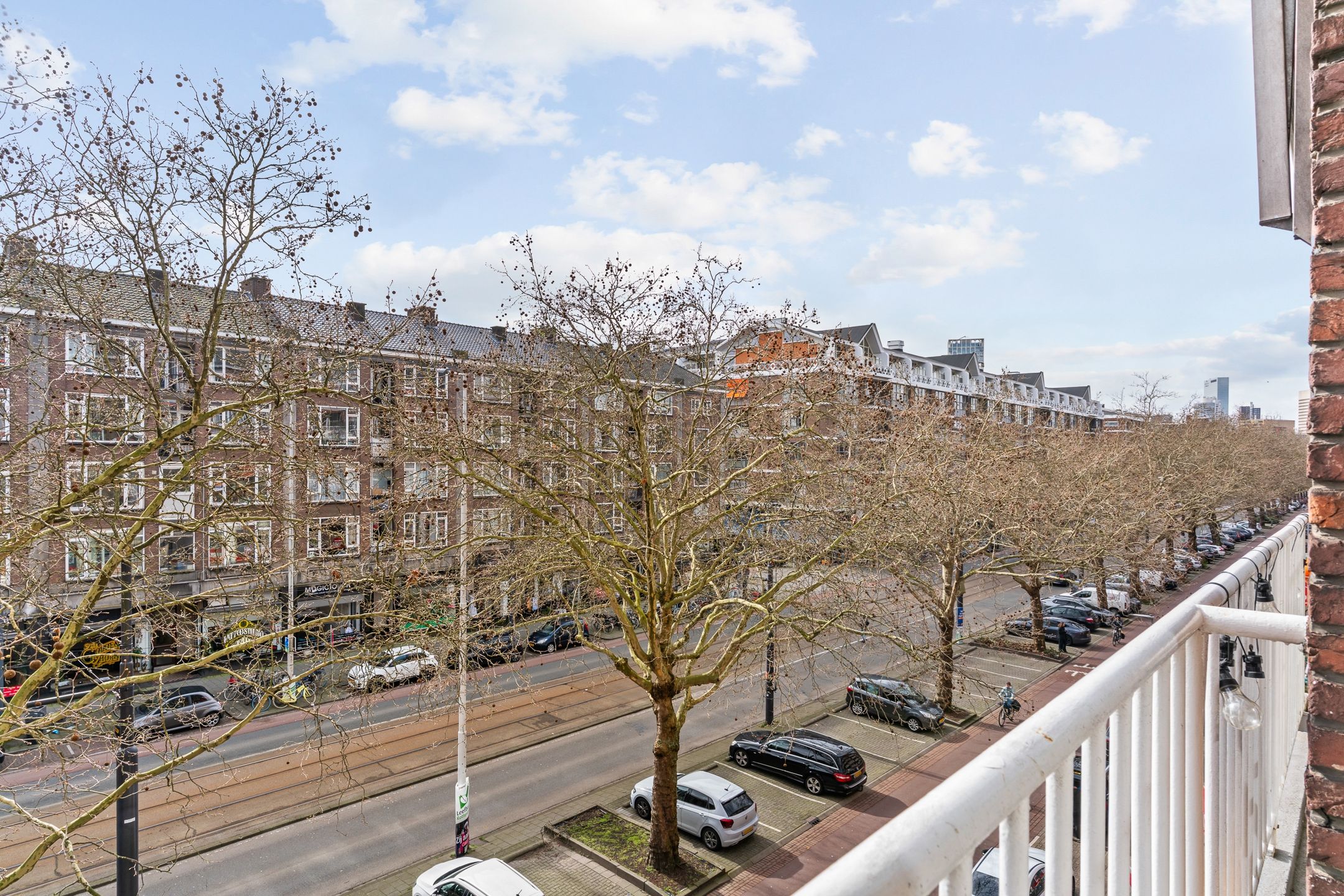 City apartment with light, comfort, and a sunny balcony in Rotterdam — 21