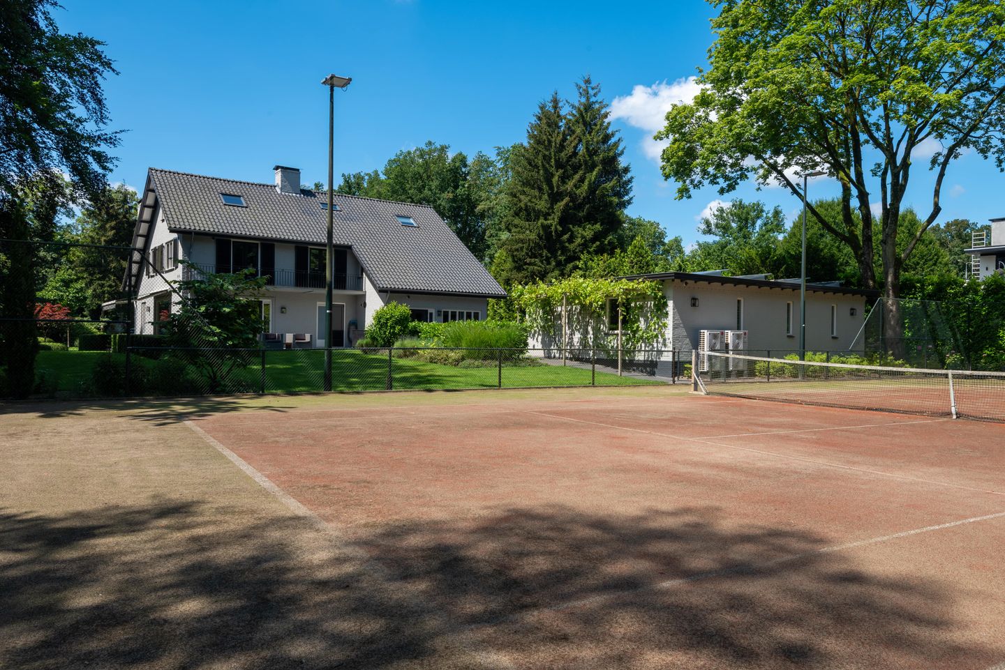 Foto 20 van Hoevensestraat 1