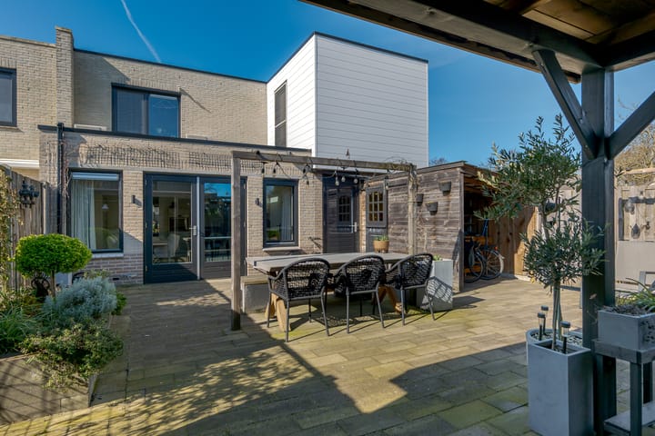 Foto 3 van Koninginnepage 24