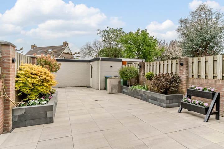 Photo 2 of Jan van Scorelstraat 45