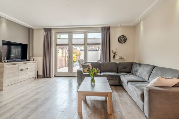 Photo 3 of Jan van Scorelstraat 45