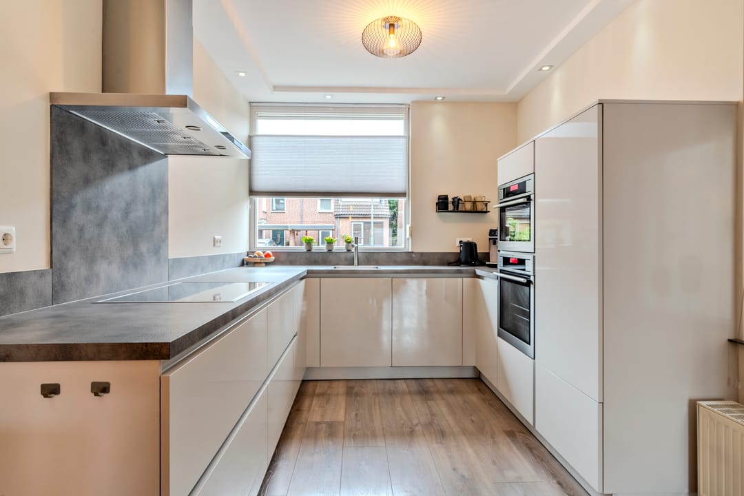 Photo 13 of Jan van Scorelstraat 45