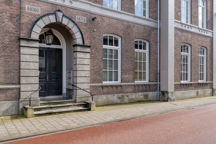 Photo 2 of Van Karnebeekstraat 67-C