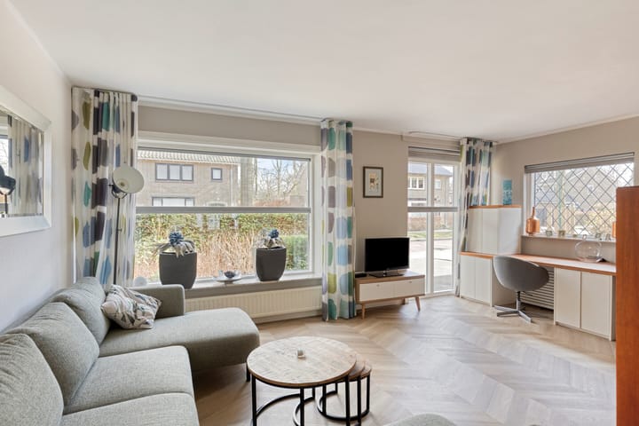 Photo 3 of Van Limburg Stirumstraat 22