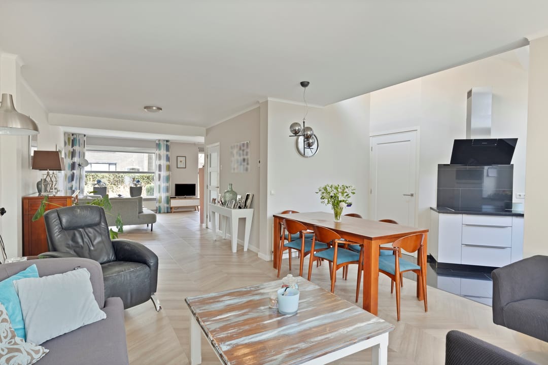 Spacious semi-detached family home with pool in Veenendaal — 16