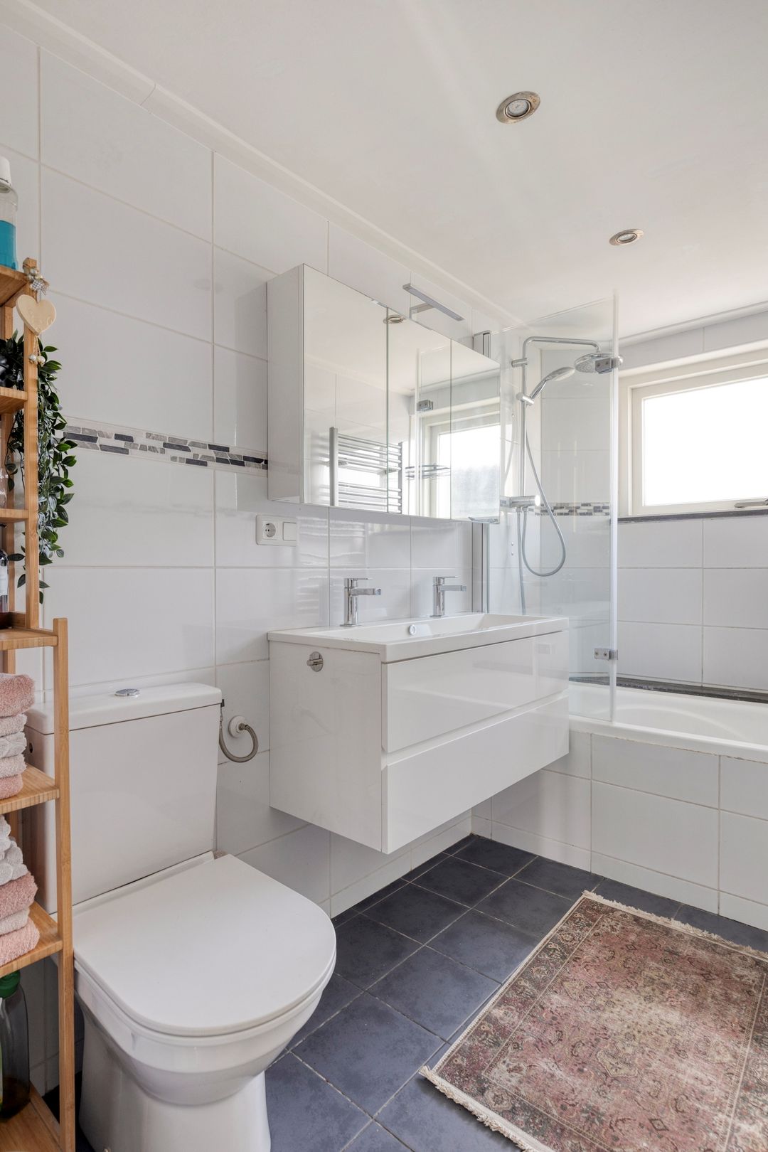 Spacious semi-detached family home with pool in Veenendaal — 26