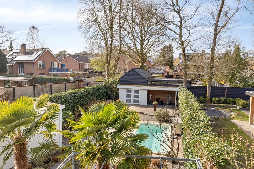 Spacious semi-detached family home with pool in Veenendaal — 32