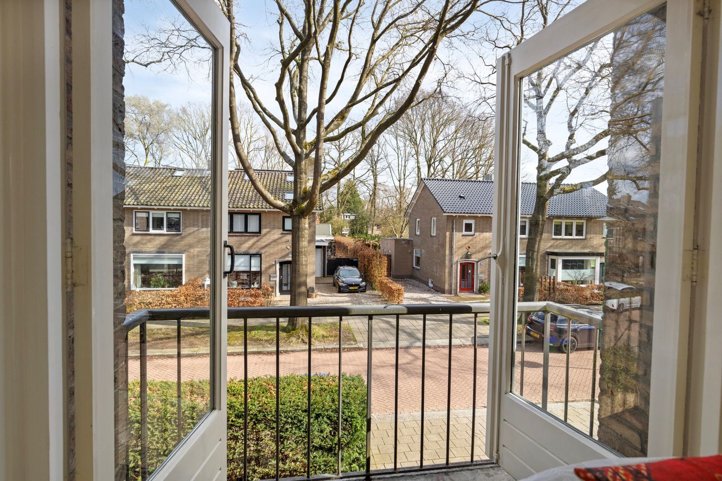 Spacious semi-detached family home with pool in Veenendaal — 35