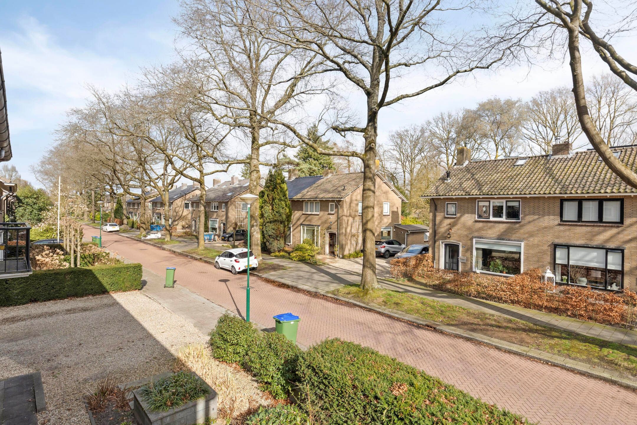 Spacious semi-detached family home with pool in Veenendaal — 36