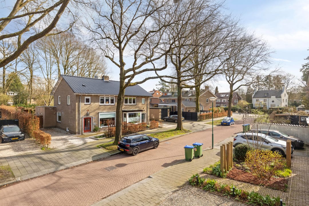 Spacious semi-detached family home with pool in Veenendaal — 37
