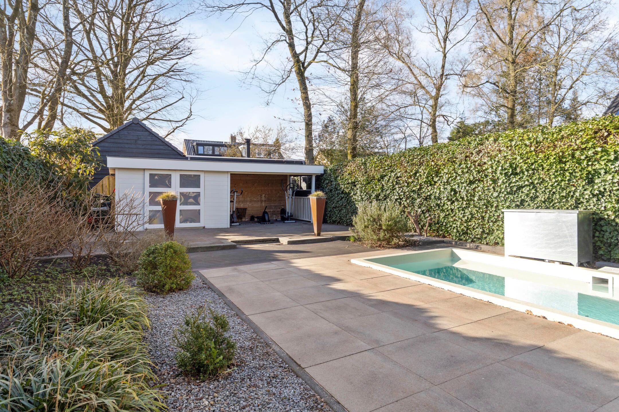 Spacious semi-detached family home with pool in Veenendaal — 47