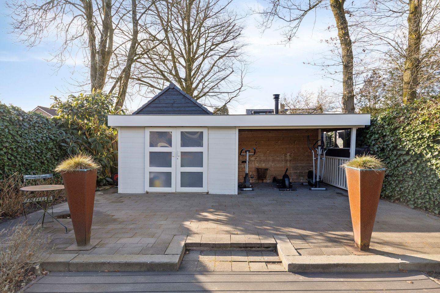 Spacious semi-detached family home with pool in Veenendaal — 49