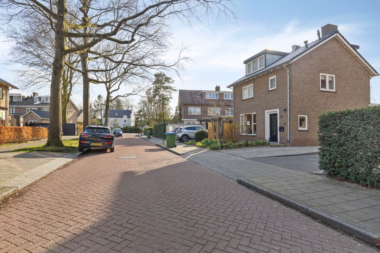 Spacious semi-detached family home with pool in Veenendaal — 54