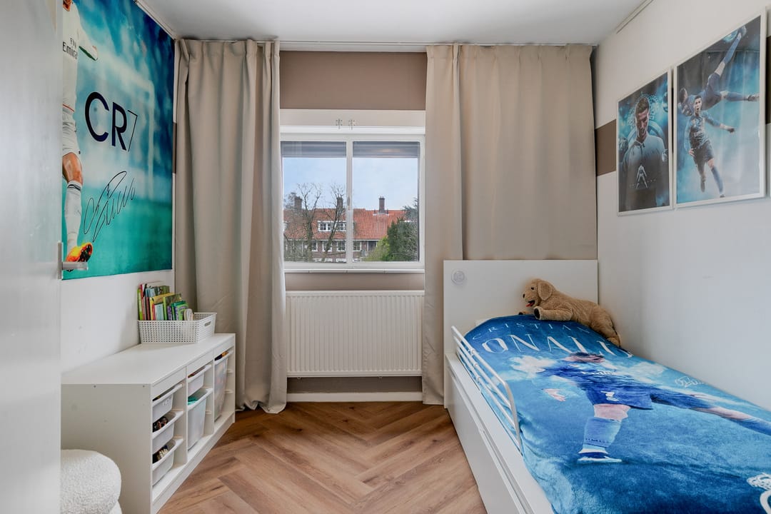 Spacious terraced house with four bedrooms in Eindhoven Eikenburg — 30