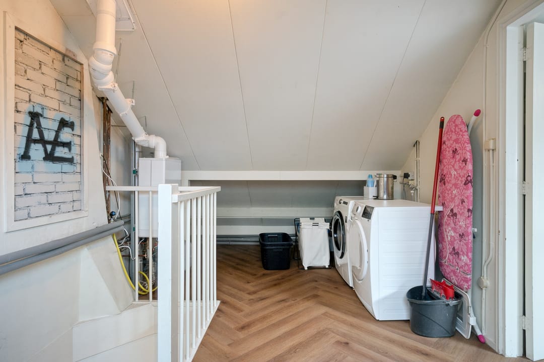 Spacious terraced house with four bedrooms in Eindhoven Eikenburg — 31