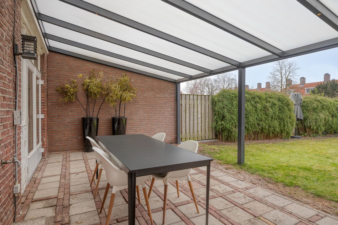 Spacious terraced house with four bedrooms in Eindhoven Eikenburg — 34