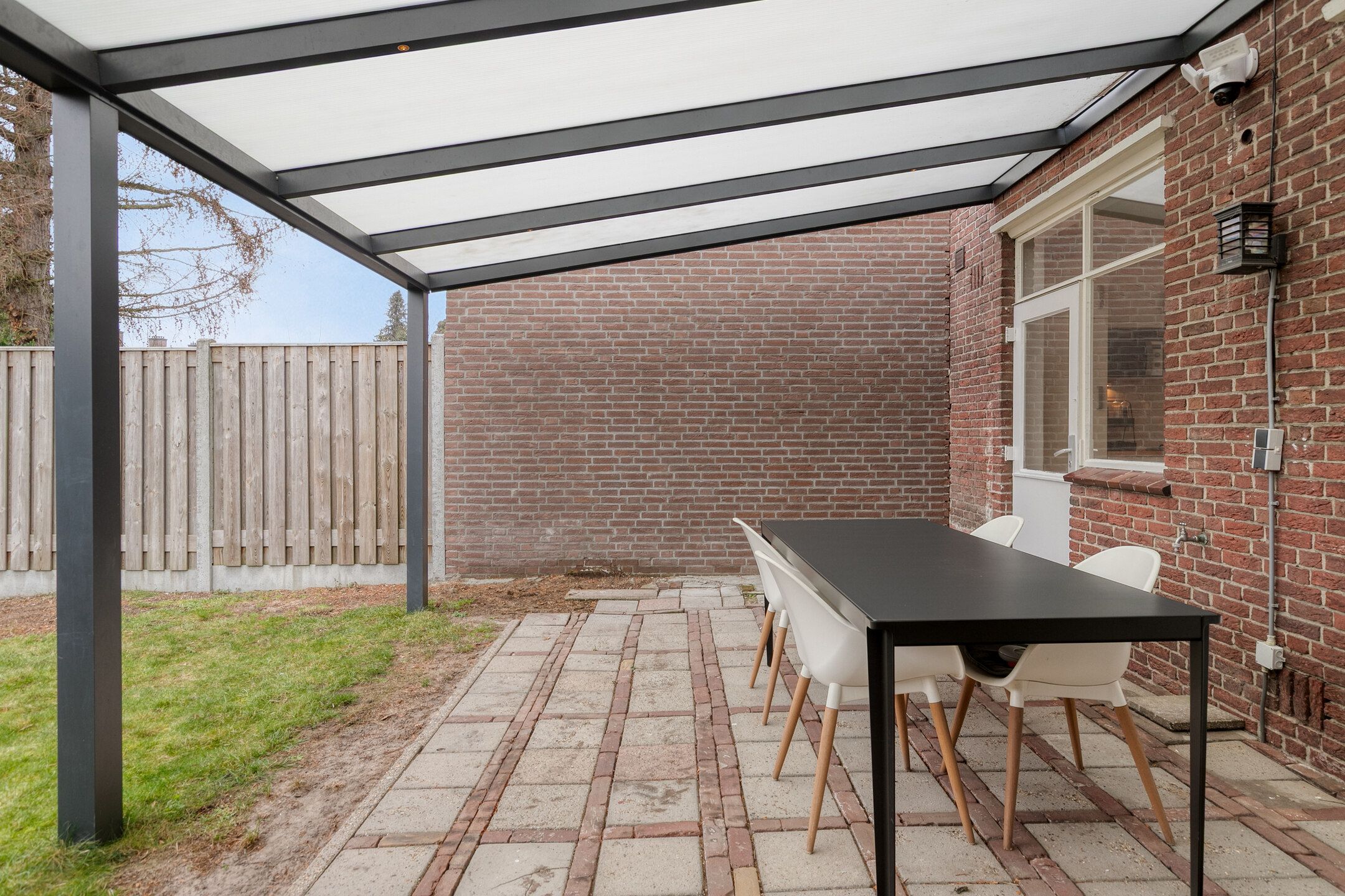 Spacious terraced house with four bedrooms in Eindhoven Eikenburg — 35