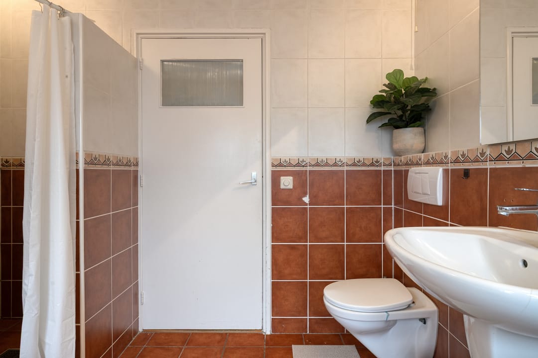 Spacious terraced house with four bedrooms in Eindhoven Eikenburg — 27