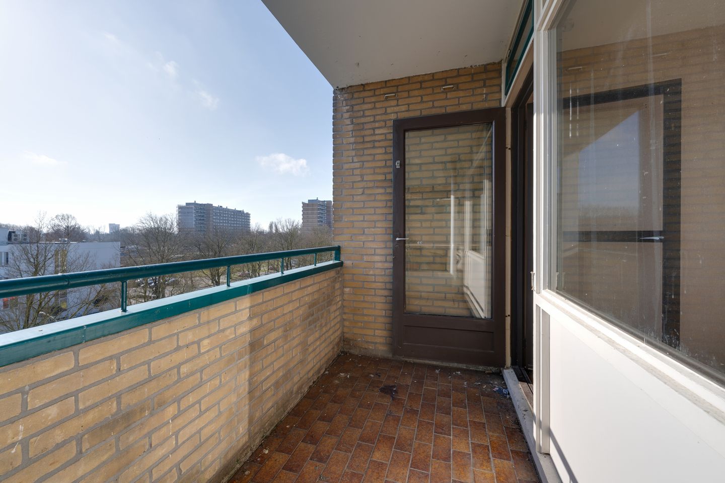 Spacious 4-room apartment with sunny balcony in Zaandam — 18