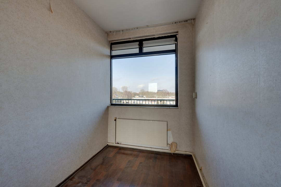 Spacious 4-room apartment with sunny balcony in Zaandam — 21