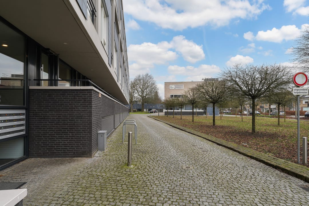 Spacious Ground Floor Apartment with Terrace at Gotenpark, Tilburg — 36