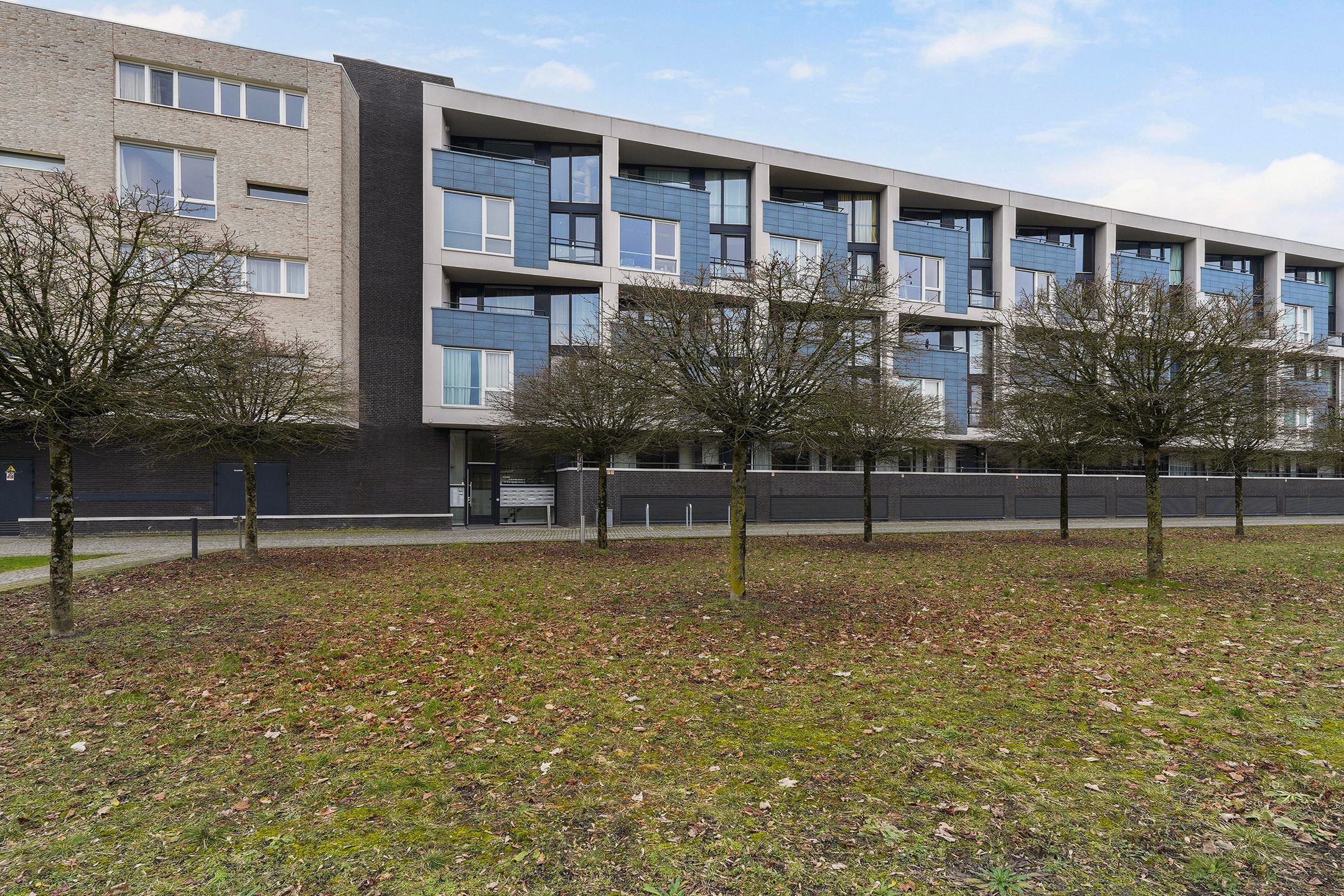 Spacious Ground Floor Apartment with Terrace at Gotenpark, Tilburg — 37