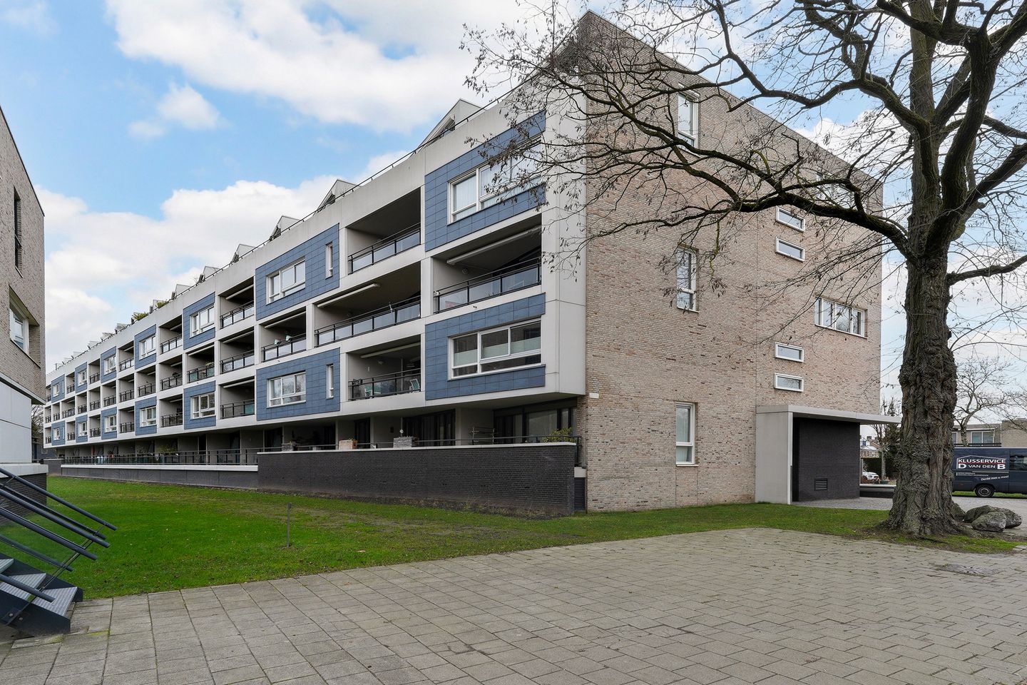 Spacious Ground Floor Apartment with Terrace at Gotenpark, Tilburg — 40