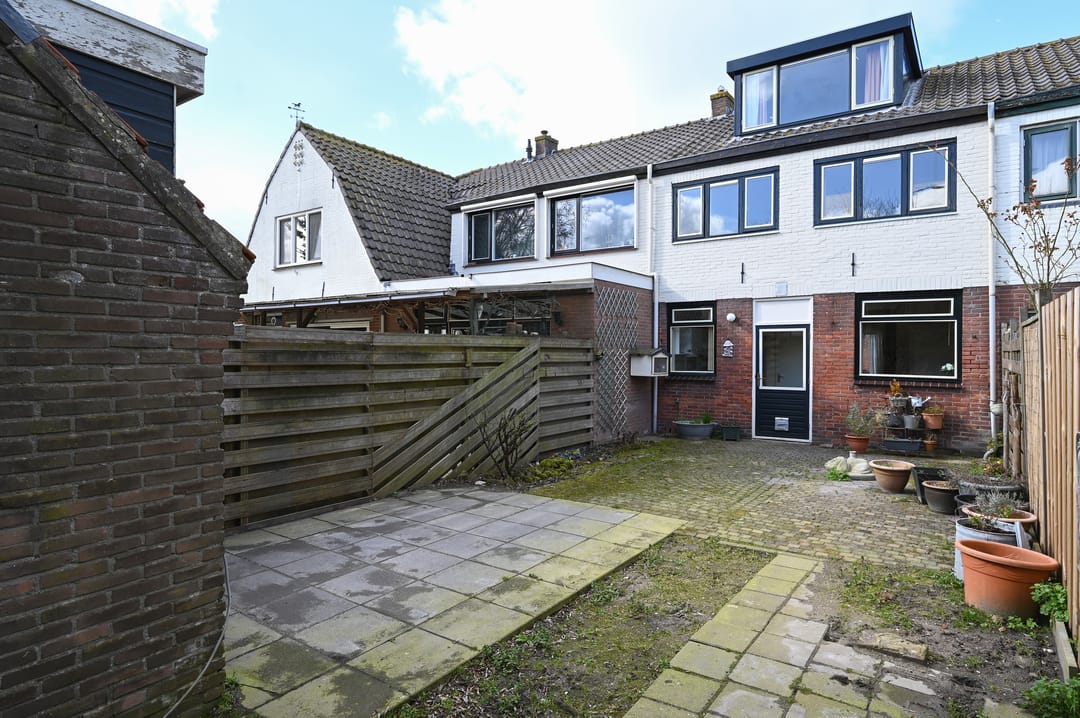 Photo 2 of Van Oldenbarneveltstraat 33