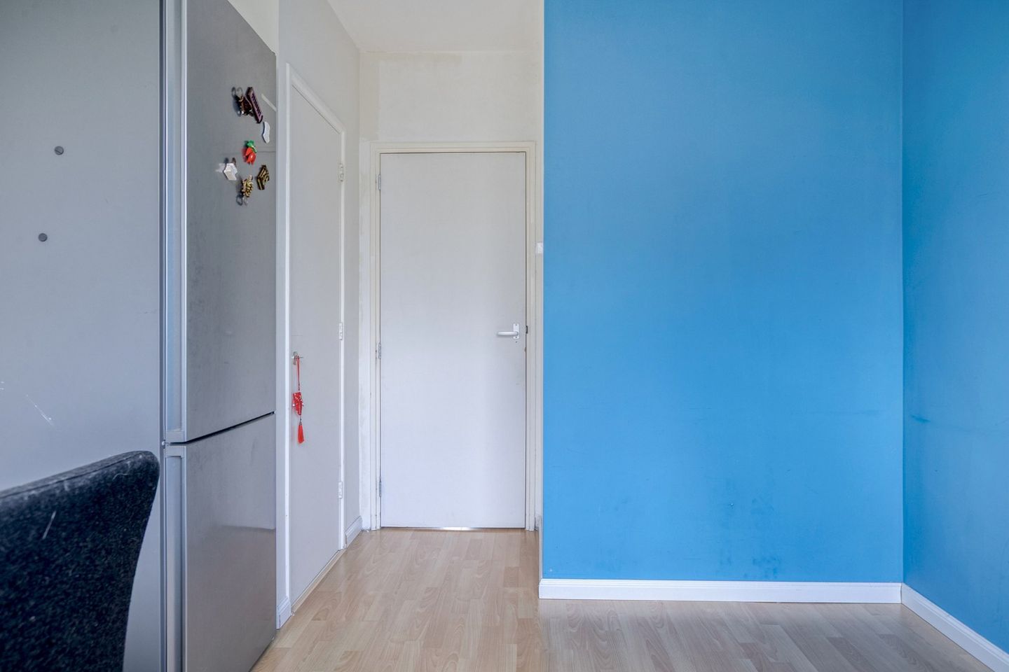 Sunny 3-room apartment with two balconies and all-day light — 25