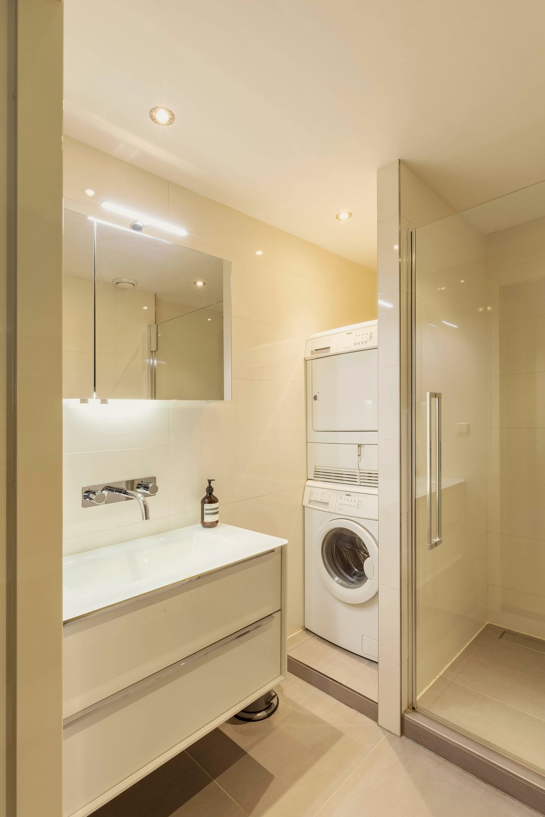 2-Bedroom Apartment with Balcony in Rustenburgerbuurt, De Pijp — 17